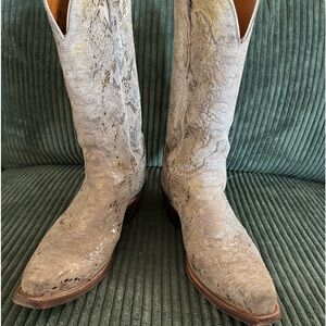Women Lucchese boots size 9